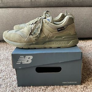 New Balance Tennis Shoe